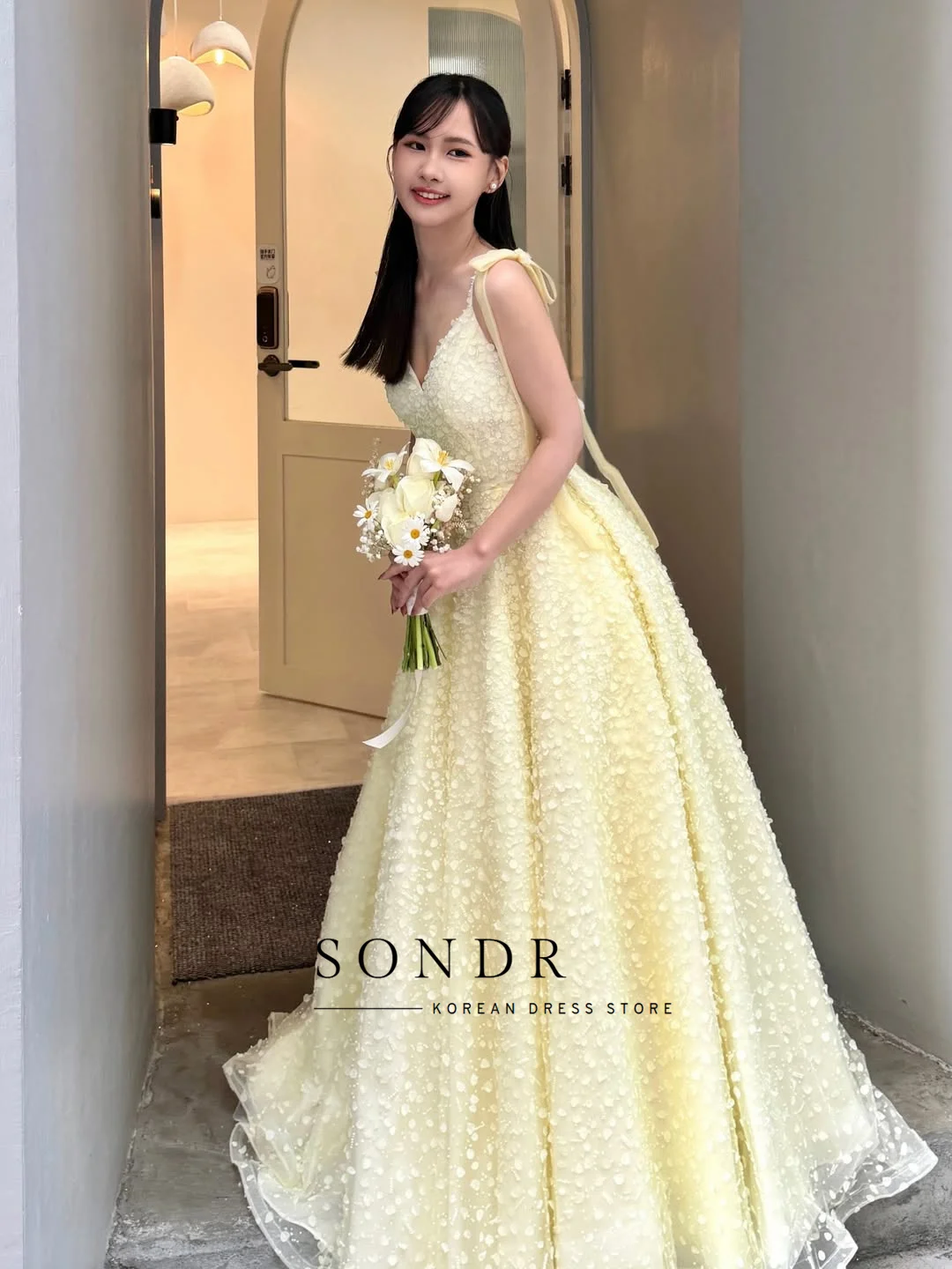 Sondr Customized 2026 Luxury Yellow Lace Evening Dresses Korea Wedding Photo Shoot V Neck Strap A line Long Party Dress Corset