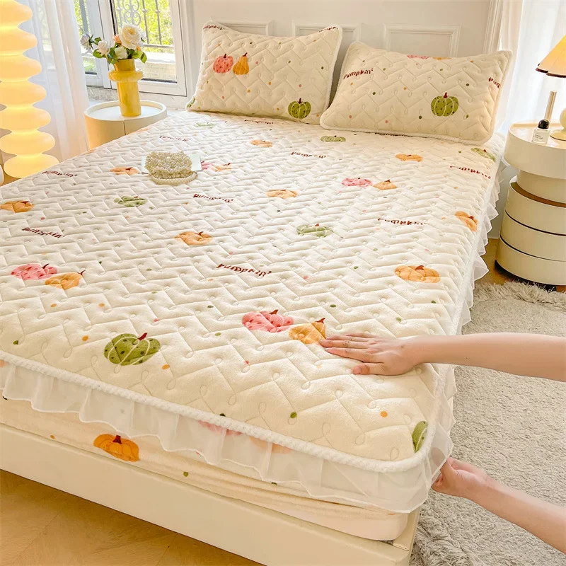 2025 new milk fleece printed lace fitted sheet winter thickened padded three-piece set non-slip padded mattress protective cover