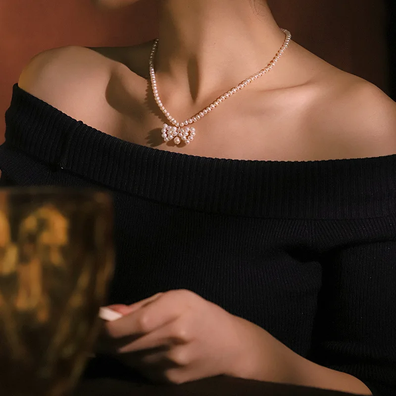 

Оригинальное ожерелье с бантом из натурального жемчуга для женщин, шейная цепочка во французском стиле, белые бусины, колье-воротник, модные ювелирные изделия, подарочный аксессуар