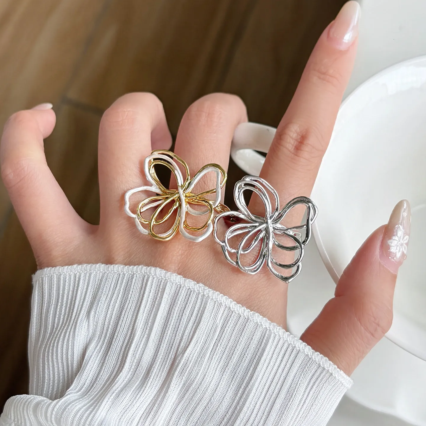 Hollow Line Art Flower Open Ring Adjustable Floral Statement Ring Minimalist Abstract Petal Ring Women Fashion Jewelry