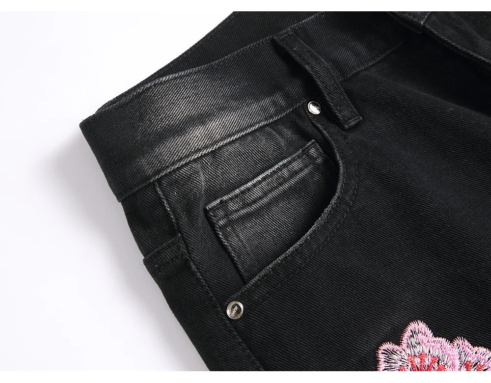 Herren-Jeans mit Sakura-Stickerei, Streetwear, Boot-Cut-Hose, ausgestellter Saum, ausgestellte Hose mit Rissen und Kirschblüten-Design – Detail 5