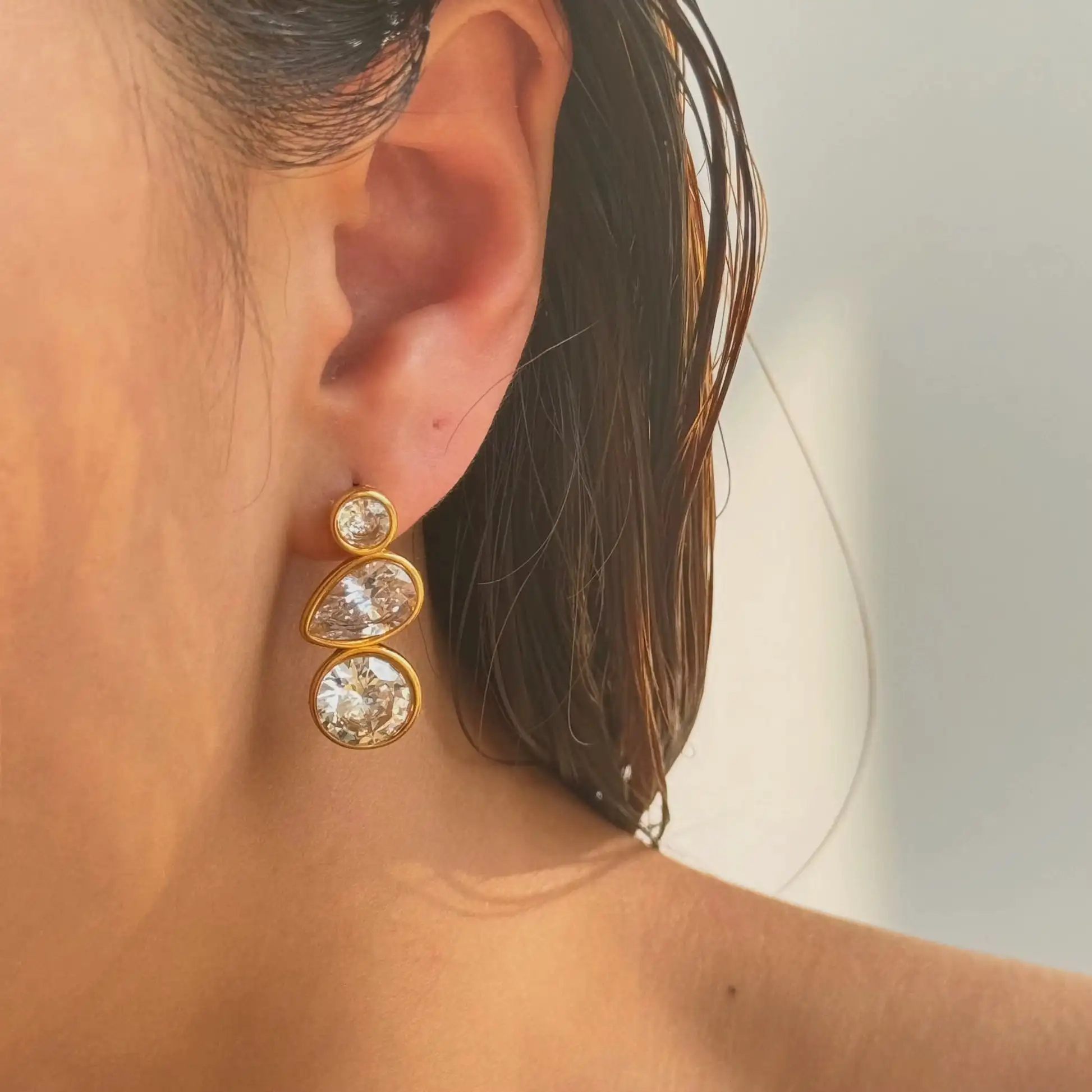Modische, zarte, glänzende Ohrstecker aus Edelstahl mit Zirkonia, 18K Goldfarben plattiert, hochwertiger Schmuck, Geschenkidee – Detail 3