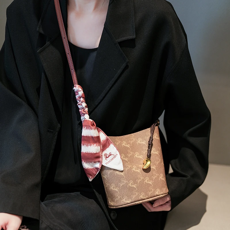 

Luxury Crossbody Handbag for Women with Letter Logo Trendy Design Minimalist Style Solid Color Fashionable