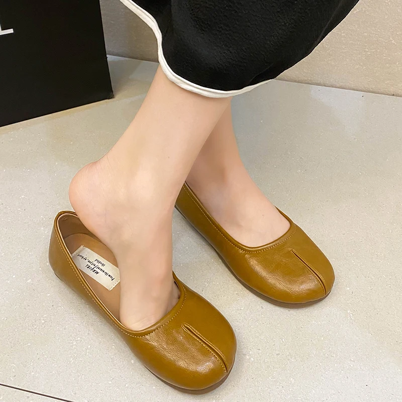 Sapatos rasos de sola macia para mulheres, mocassins casuais brancos, confortáveis e leves, na moda slip-on