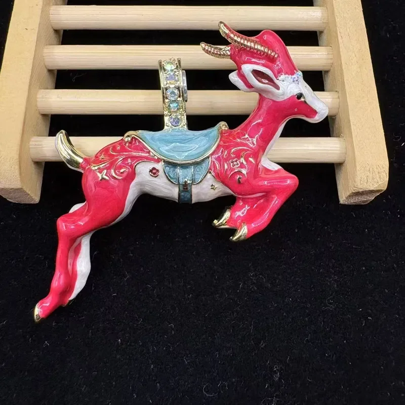 Medieval vintege deer pendant KF fashionable exquisite enamel craftsmanship beautiful versatile magnetic fairy deer pendant