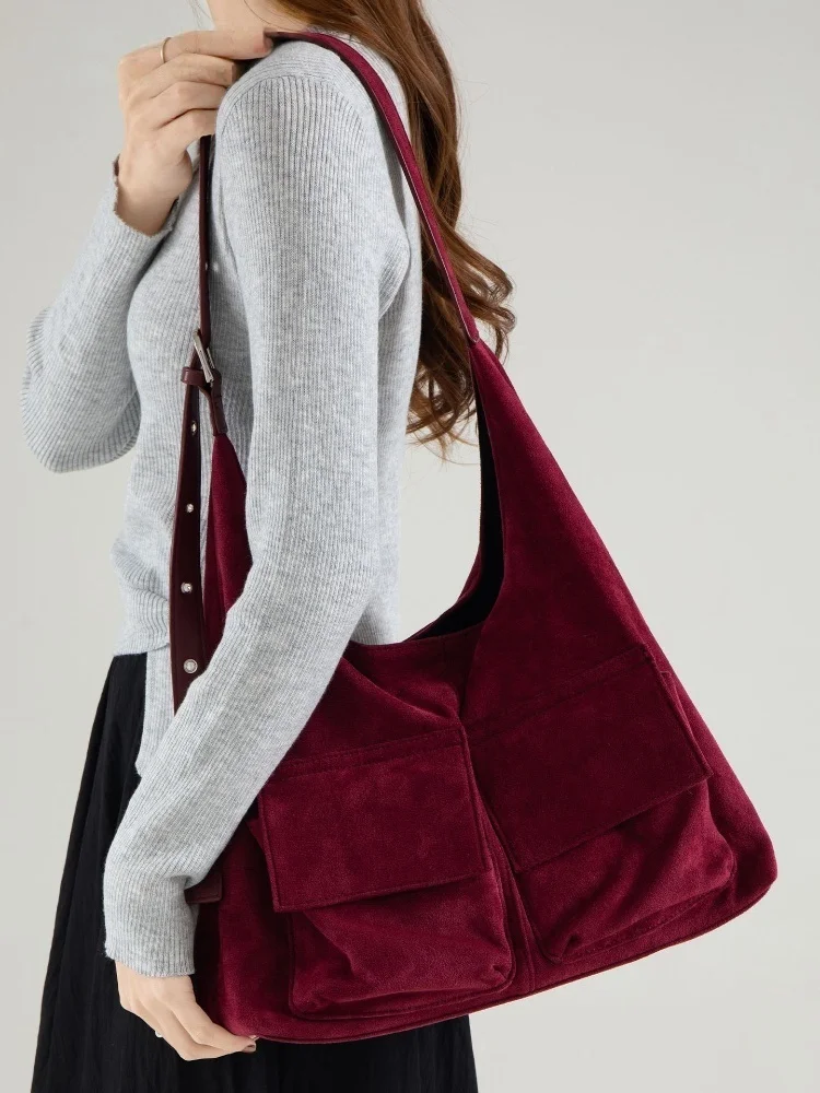 2025 حقيبة كروس متعددة الجيوب بلون واحد للنساء حقيبة كتف من جلد الغزال عالية الملمس متعددة الاستخدامات حقائب تسوق ذات سعة كبيرة