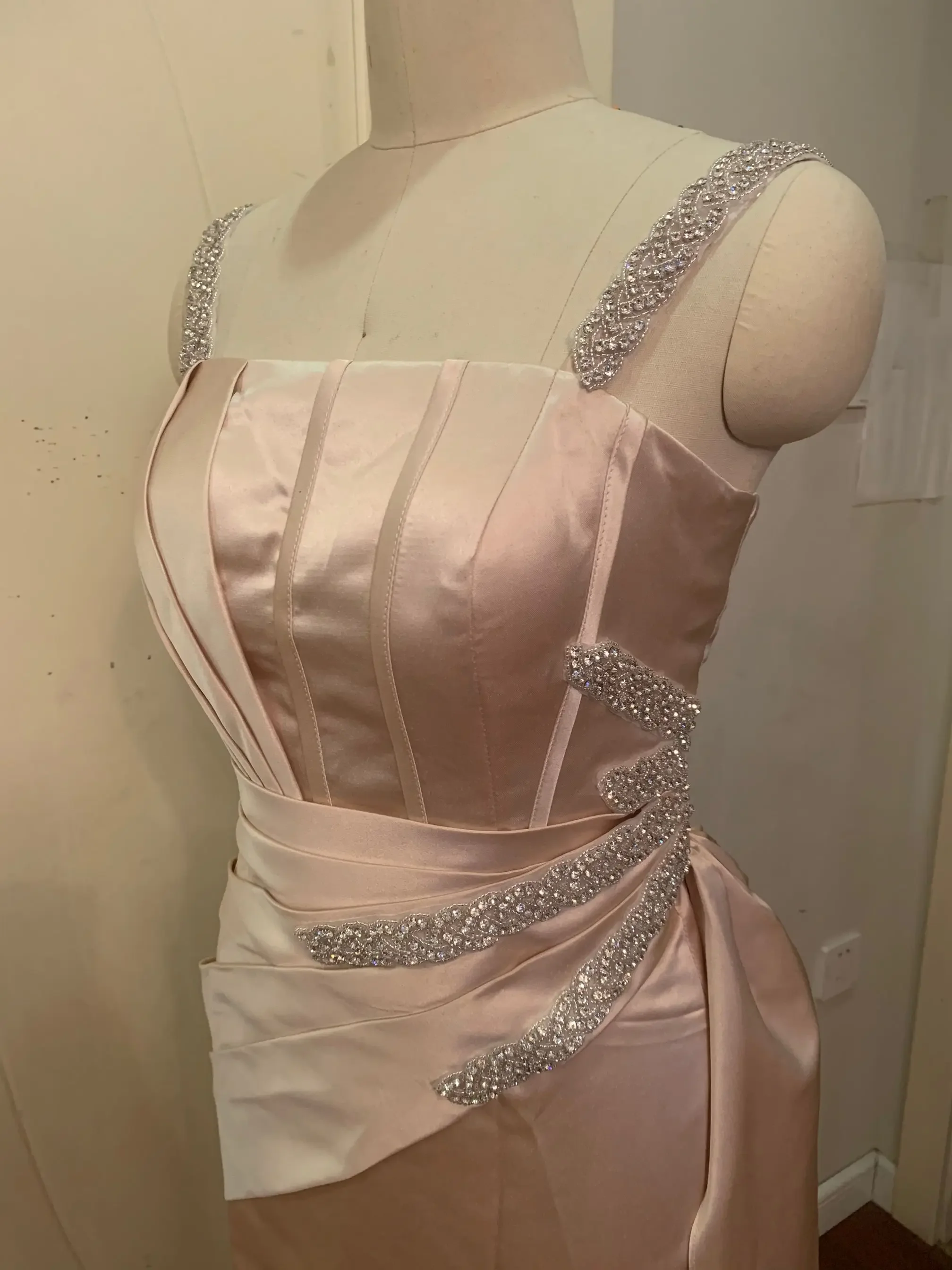 Robe de Bal Longue de Forme Sirène pour Femme, Tenue de Soirée, Champagne, Fente Haute, Bateau, Encolure Perlée, Bretelles Spaghetti, Quel que soit l'Élégant, Luxe Turc, 2024