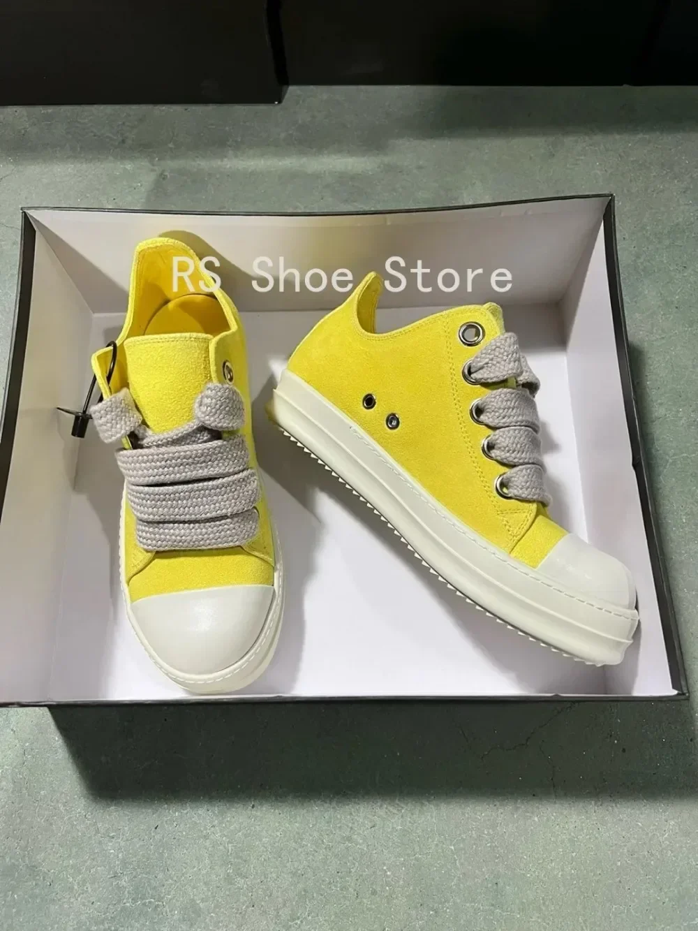 

Ro Men Shoe White Yellow Suede Low Top Casual Sneaker Leather Jumbo Laces Women Sneakers Cow Suede Flat Shoes&Boots