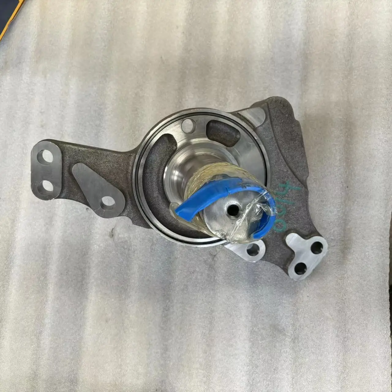 For SINOTRUK Howo Truck Shacman Truck Spare Parts Steering Knuckle Assembly(right) AZ4071418014