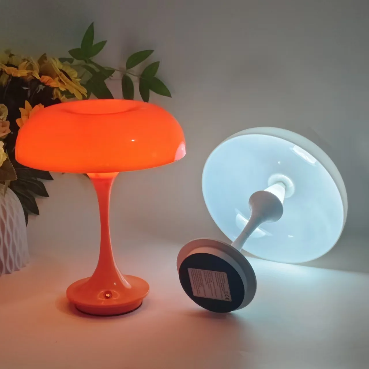 

Светодиодная перезаряжаемая декоративная настольная лампа в форме гриба, 1 шт., атмосферная подсветка, USB-ночник, оранжево-белый грибовидный светильник в современном романтическом стиле.