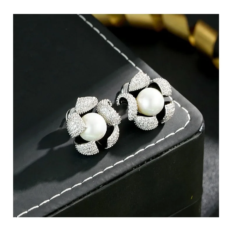 

Light Luxury Heavy Industry Slightly Inlaid with Zirconium Pearl Flower Stud Earrings Elegant Temperament Earrings