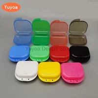 Caja de retenedor de dientes postizos dentales, protector bucal de ortodoncia, caja de plástico para almacenamiento de dentadura con agujero, organizador de higiene bucal, 50 Uds.