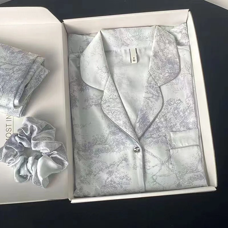 

Новый комплект женской пижамы из ледяного шелка: кардиган с отложным воротником на пуговицах и модный принтованный комплект из 2 предметов для женщин