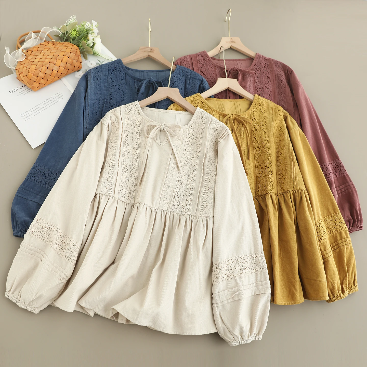 Camicie di velluto a coste patchwork di pizzo tinta unita dolce giapponese Mori Girl Camicetta casual da donna autunno con lacci o-collo manica lunga a sbuffo