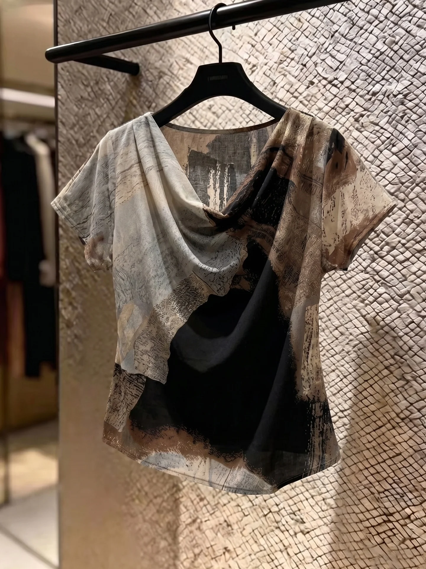 

Chic Vintage Loose T-Shirt Overhead Swing Collar Elegant Top Summer Trend Color Block Base Shirt Anti-Aging Women
