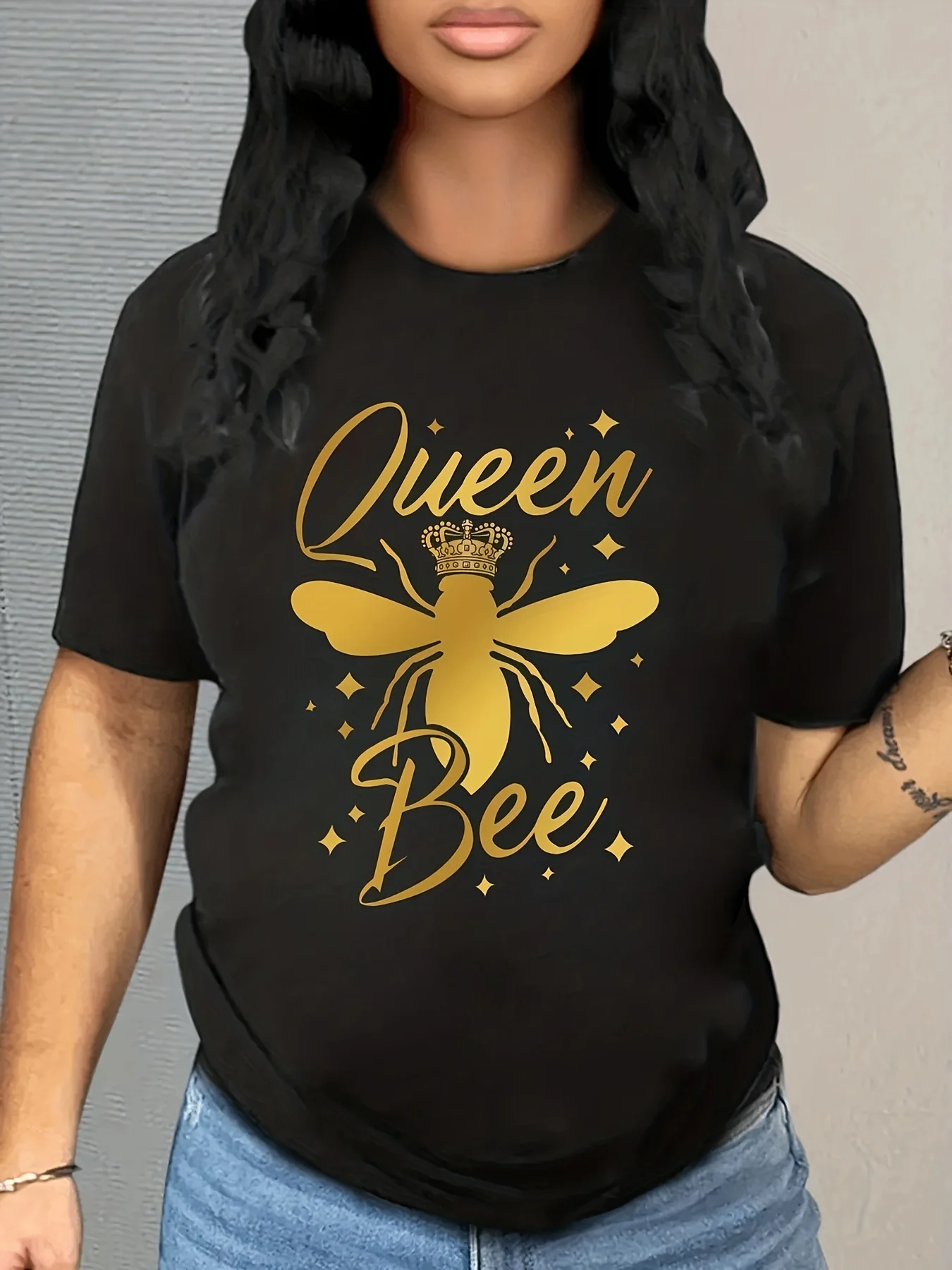 Queen Bee Print T-Shirt - Women's Short Sleeve Casual Top for Summer and Spring