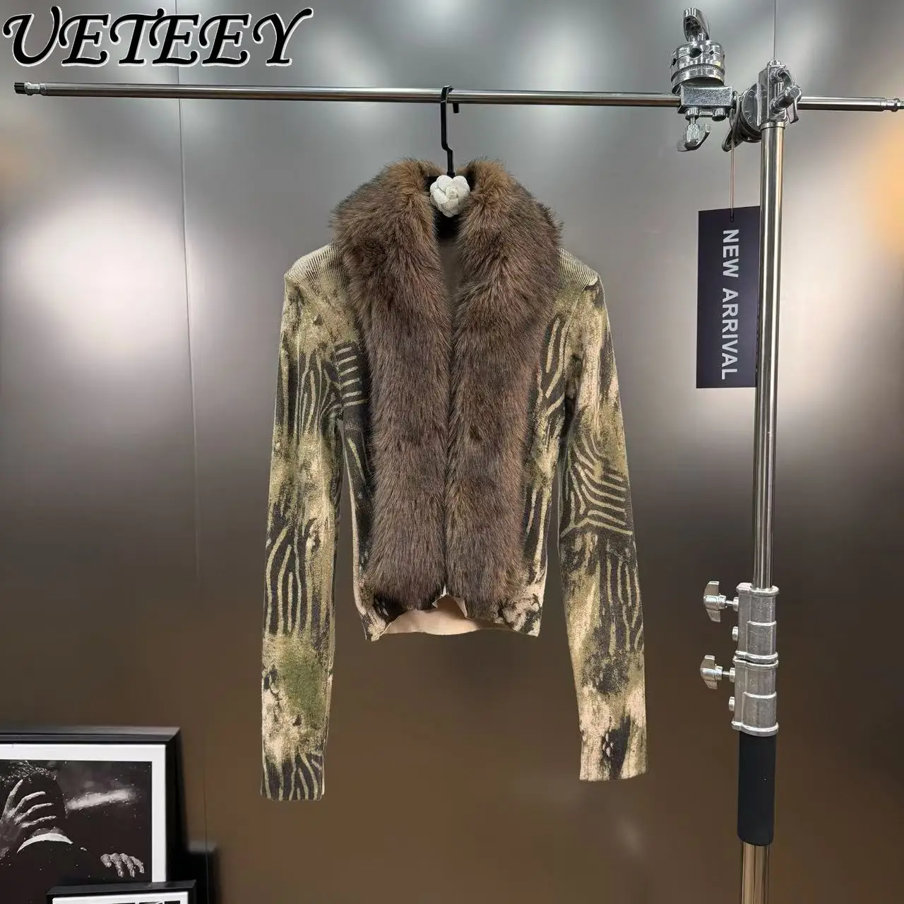 

Y2K Street Wasteland Style Fur Collar Unique Abstract Print Sweater Coat Stretch Slim Fit Versatile Knitted Cardigan for Women