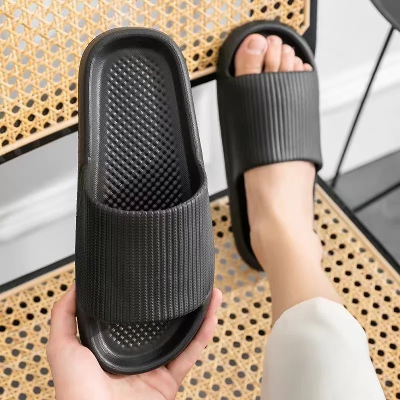 Zapatillas antideslizantes de suela suave EVA, sandalias ligeras y cómodas para exteriores, chanclas de playa a la moda para hombre y mujer, novedad