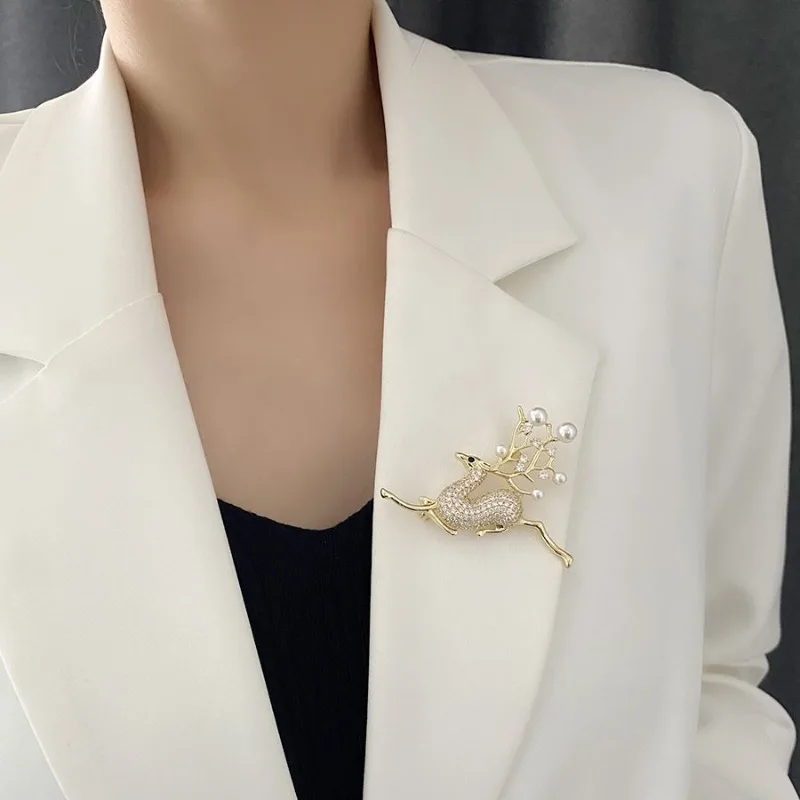 Korean Style Pearl Deer Brooch Pin Elegant Lapel Badge for Women Suit Jacket Sweater Coat Gift