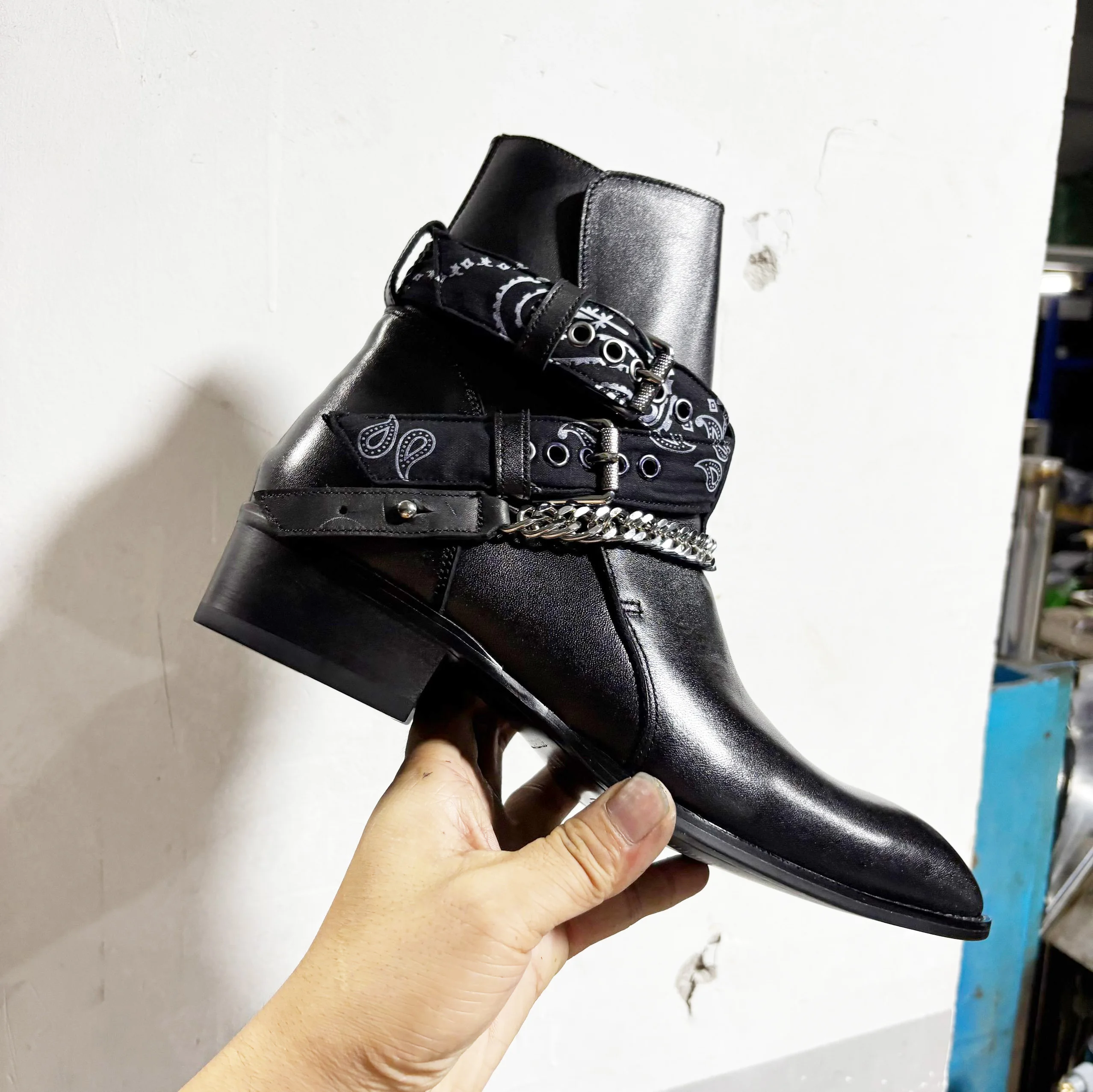 Chelsea boots, European and American runway style, spring - summer fashion, personalized British - style buckle, suede, waist -