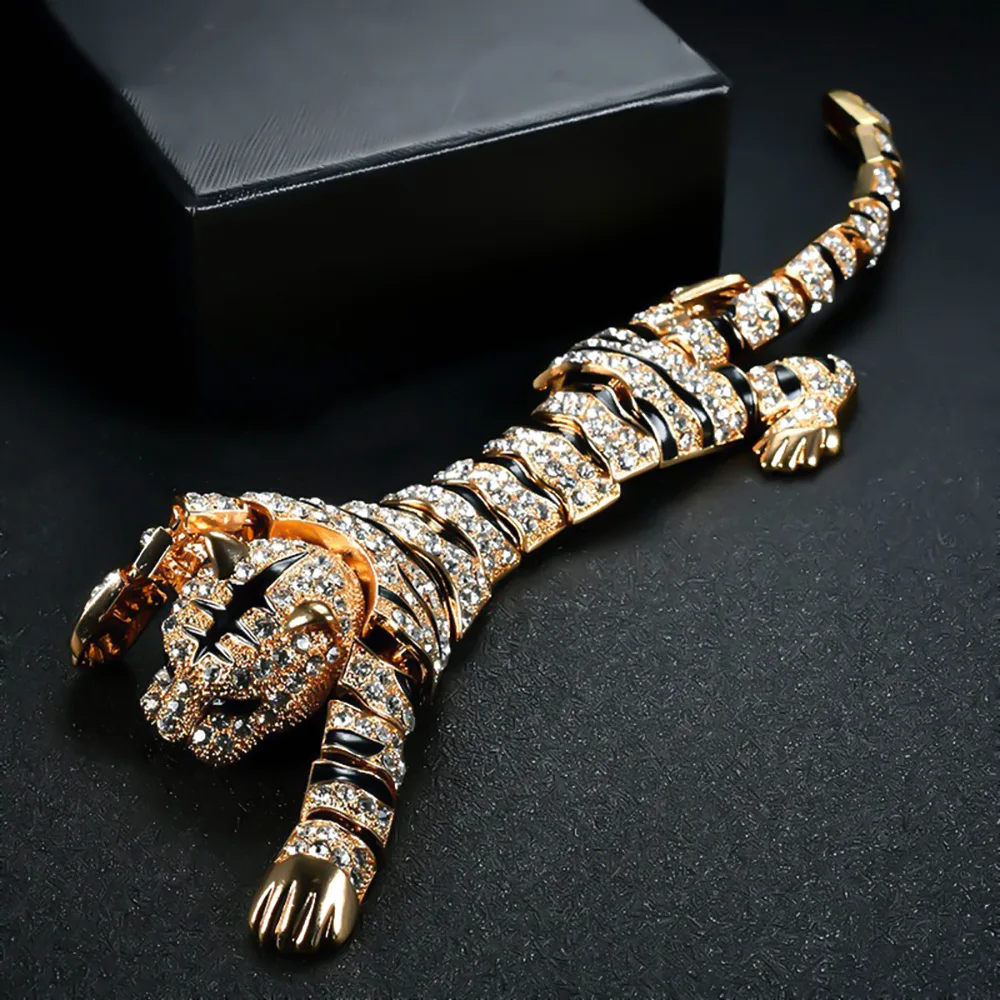 Retro Tiger Brooch Alloy Diamond Luxury Animal Corsage Coat Sweater Pin Clothing Accessory Jewelry Birthday Gifts for Women Men