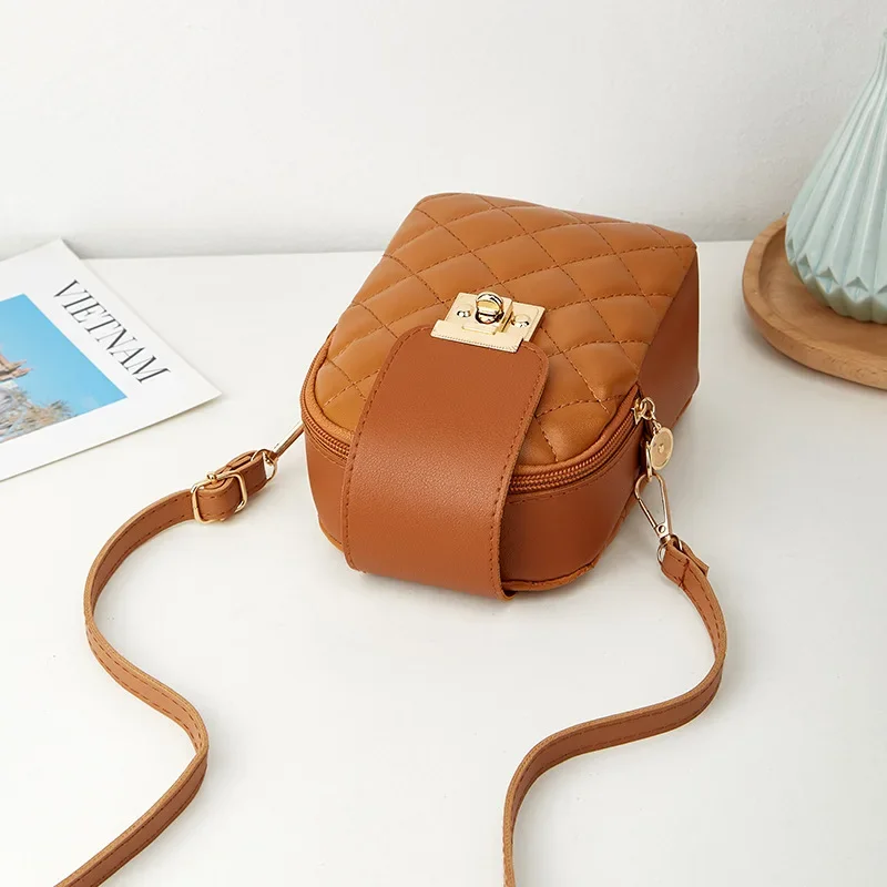 New Fashion Casual Lingge Embroidered Lock Buckle Single Shoulder Vertical Small Square Bag Crossbody Bag  bags for women