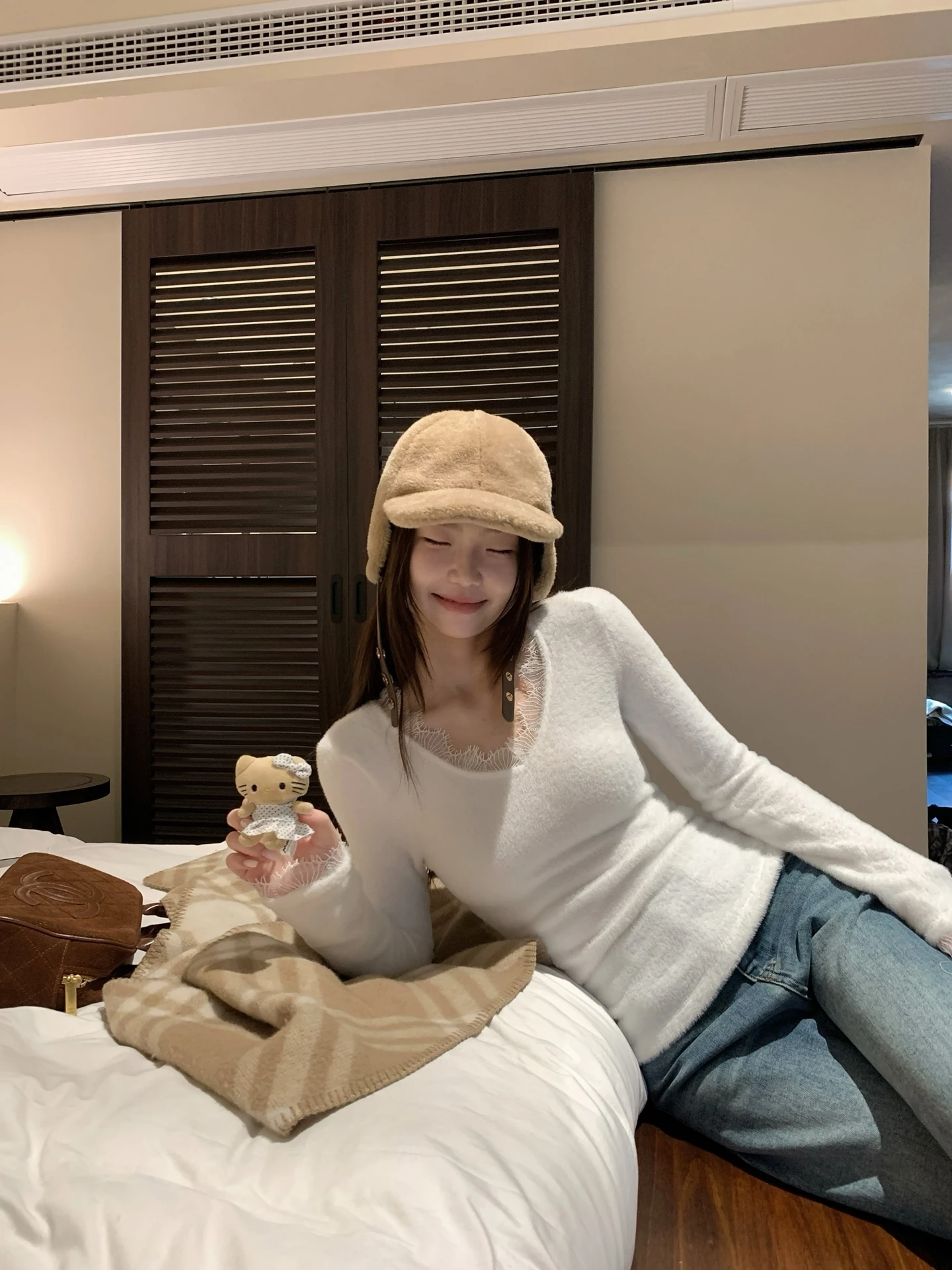 

Женская футболка Heygirl с длинным рукавом, V-образным вырезом, кружевным воротником с рюшами, в корейском стиле, с эффектом искусственного меха, приталенная, с воротником-стойкой