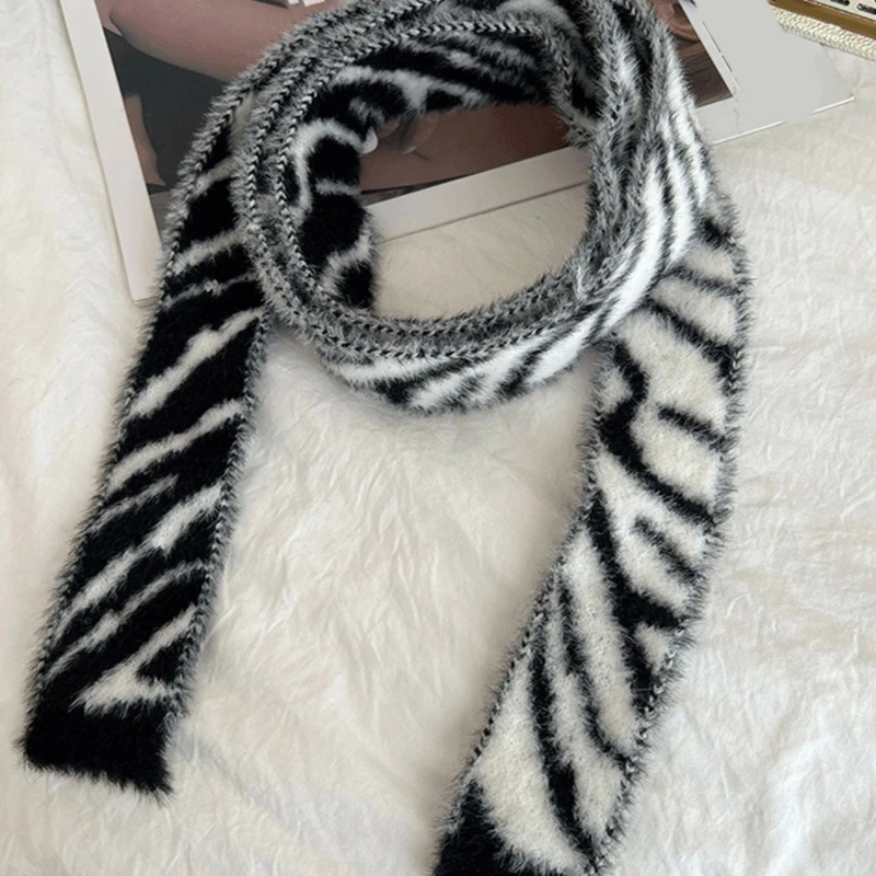 Light Weight Fashion Scarf Beach Head Wrap Neck Scarf Breathable Long Scarf for Modern Women's Wardrobe