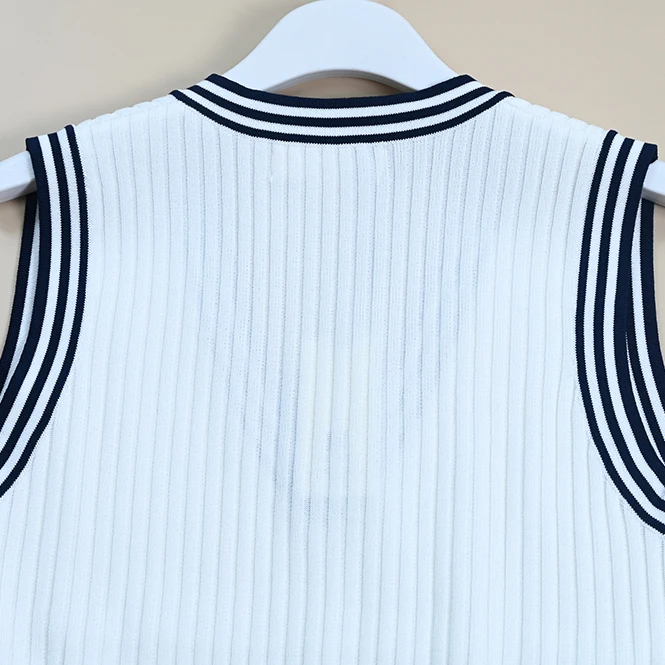 سترة نسائية جديدة بلون Blo V-Ne Svel باللون الأبيض بقصة ضيقة ملابس محبوكة للتنقل صيف 2025