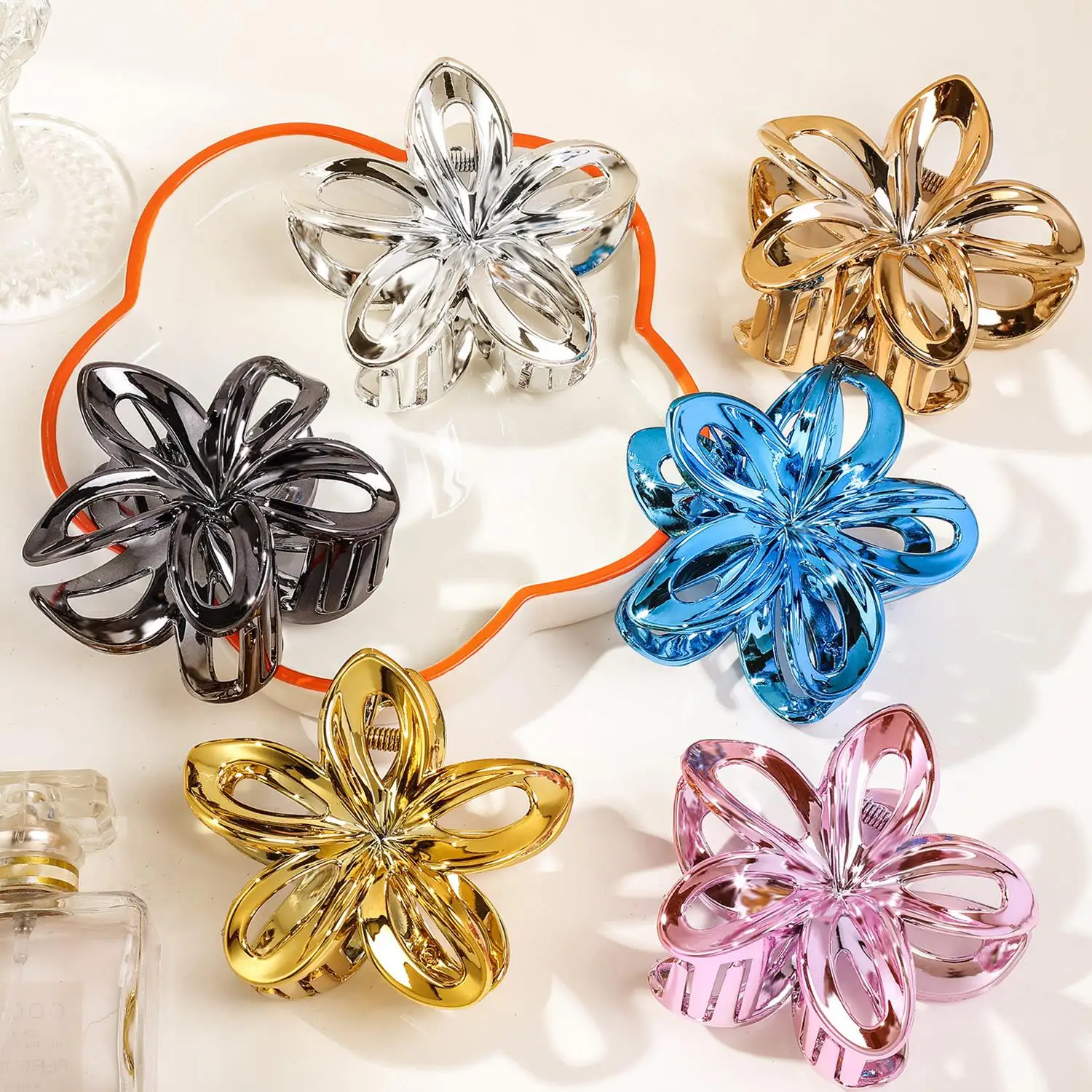 

1PCS Fashion Metal Color Hollowed out Egg Flower Hair Clip Hair Claws Ponytail Shark Clip Clamp Hairpins Barrettes Headwear