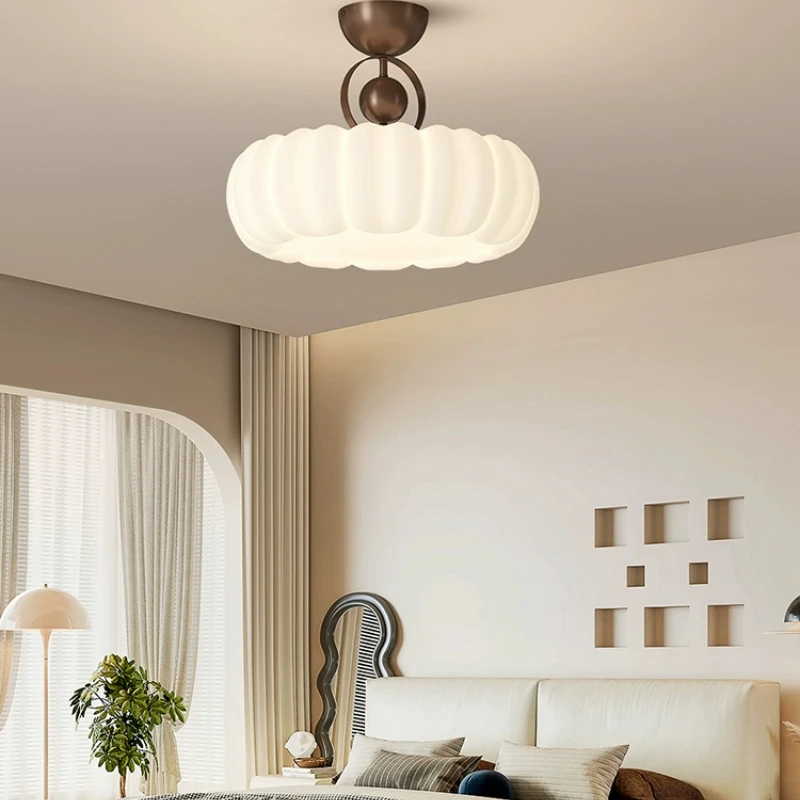 フレンチマスターベッドルームシーリングライトLED中世クリームスタイルミッドアメリカンハイエンド感覚の寝室書斎装飾照明