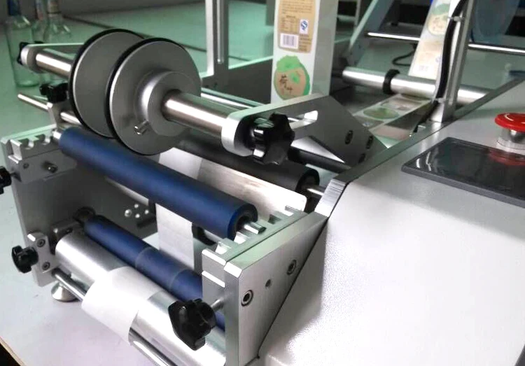 LT-75 Semi Automatic Double Side Labeling Machine for Small Alcohol Round Bottle Self Adhesive