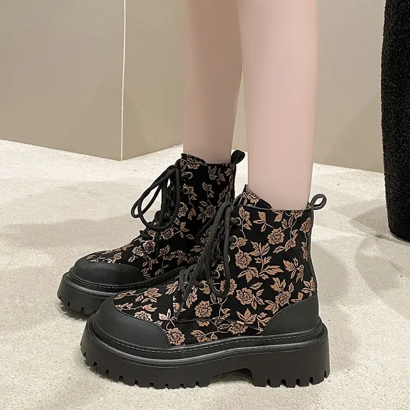 منصة جولة تو الدانتيل متابعة حذاء من الجلد للنساء ربيع الخريف طباعة الجوارب مصمم فاخر بيع جديد في القوطي امرأة أحذية قصيرة