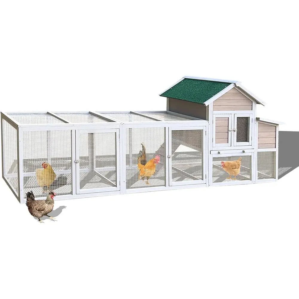 

Большой серый деревянный курятник с гнездовым ящиком для использования на заднем дворе и в патио