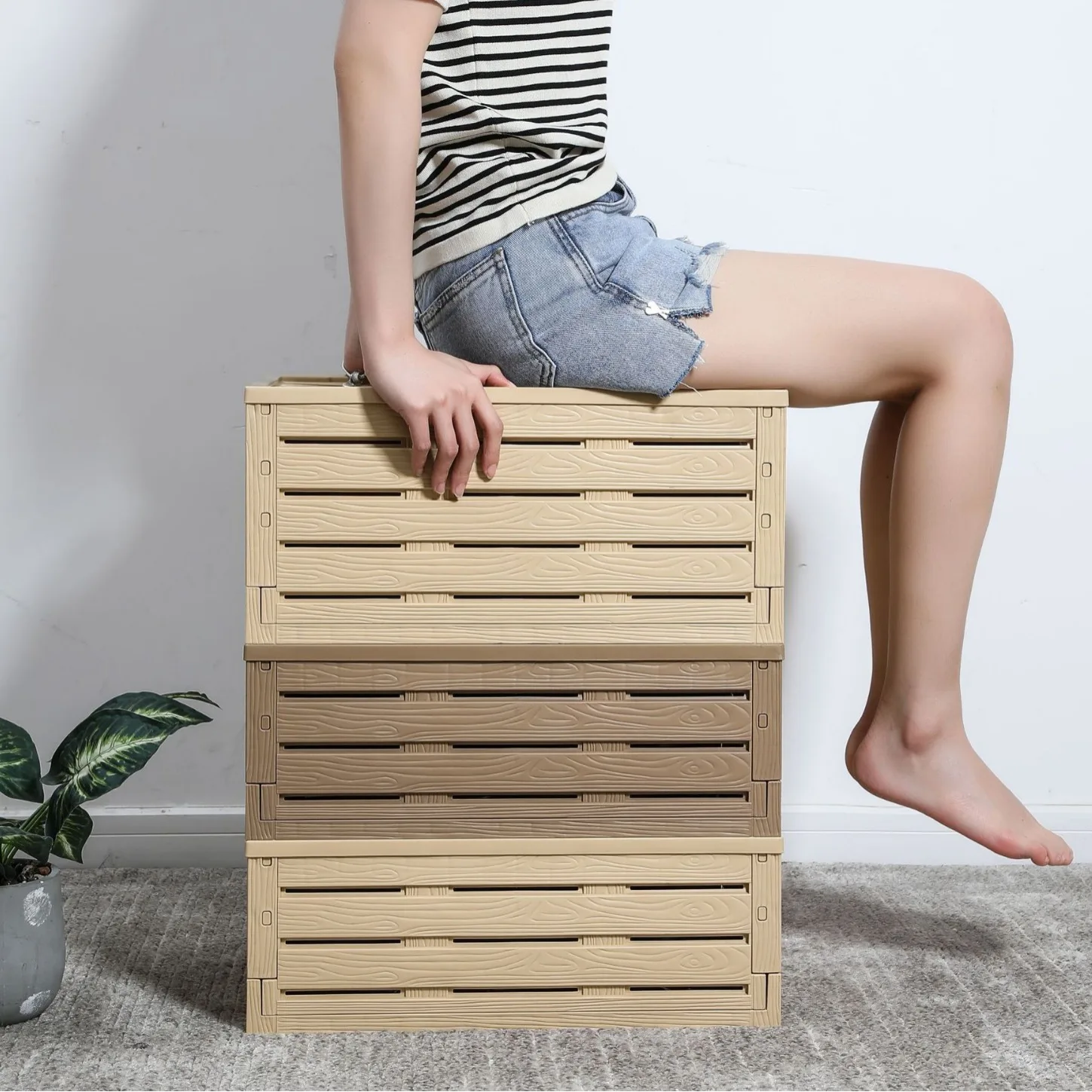 boite-de-rangement-exterieure-en-plastique-avec-couvercle-panier-a-fruits-empilable-organisateur-de-jouets-pour-la-maison-design-texture-bois-rangement-polyvalent