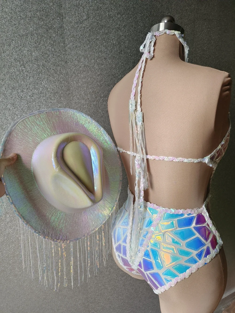 Shiny Sequins Halter บอดี้สูทหมวกผู้หญิงเซ็กซี่เต้นรําเครื่องแต่งกายนักร้องไนท์คลับนักเต้นเวทีสวมใส่