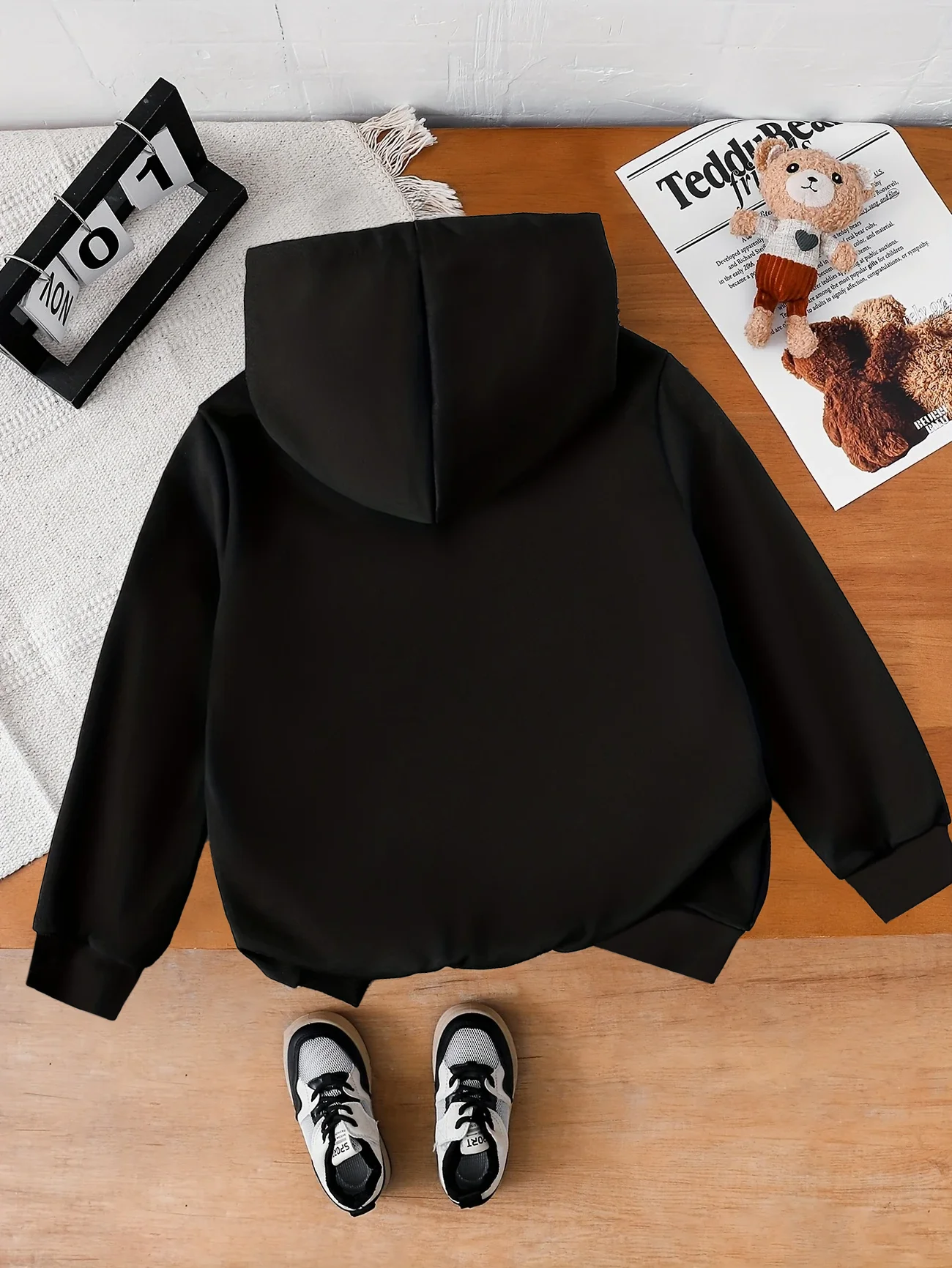 今年の秋のレディースファッション、シンプルでエレガントなハート型プリントのフード付きスウェットシャツ、2025秋冬コレクション