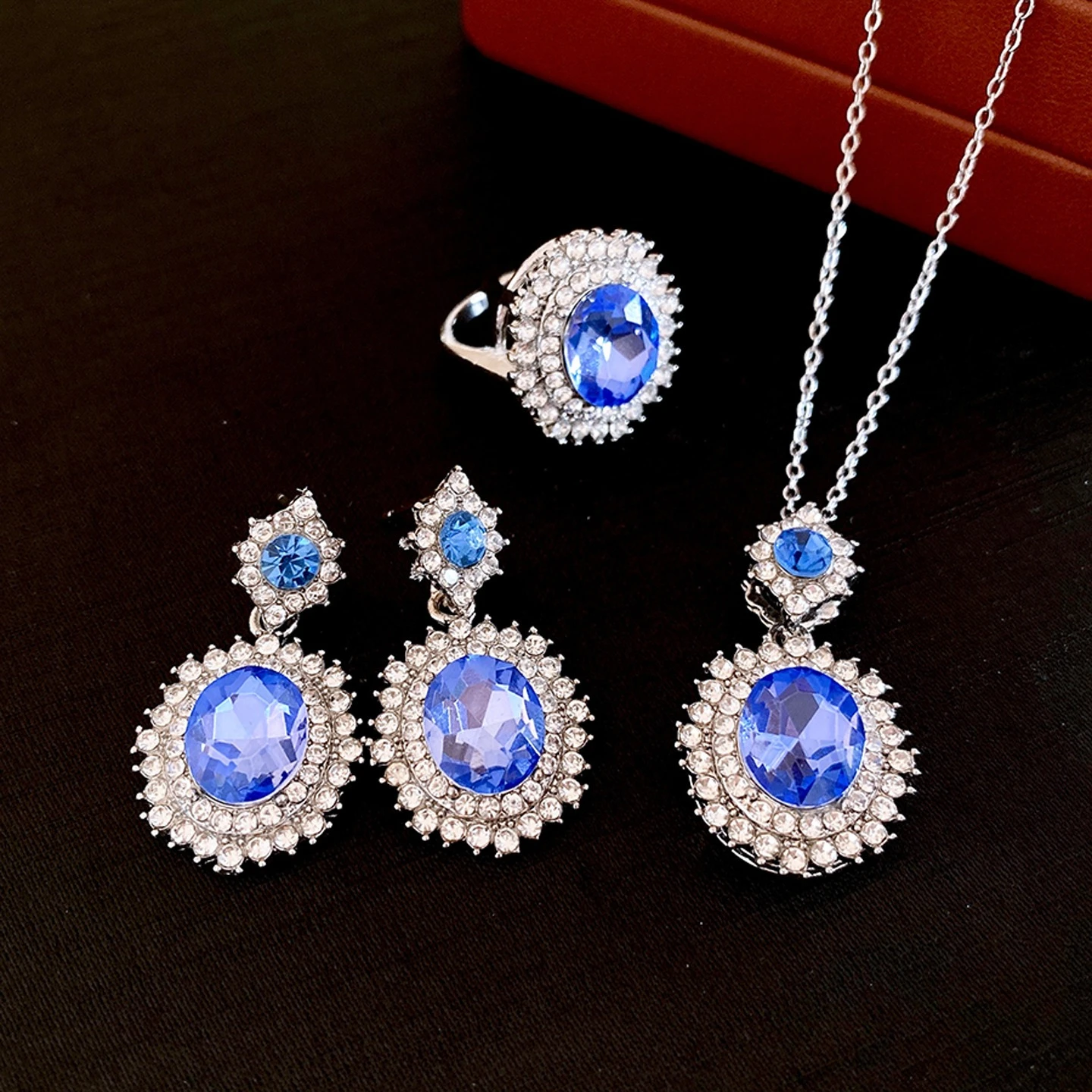 

Набор из 3 украшений: сине-фиолетовые круглые кулоны с кристаллами, серьги-капли для невесты, свадебный комплект, коллекция B