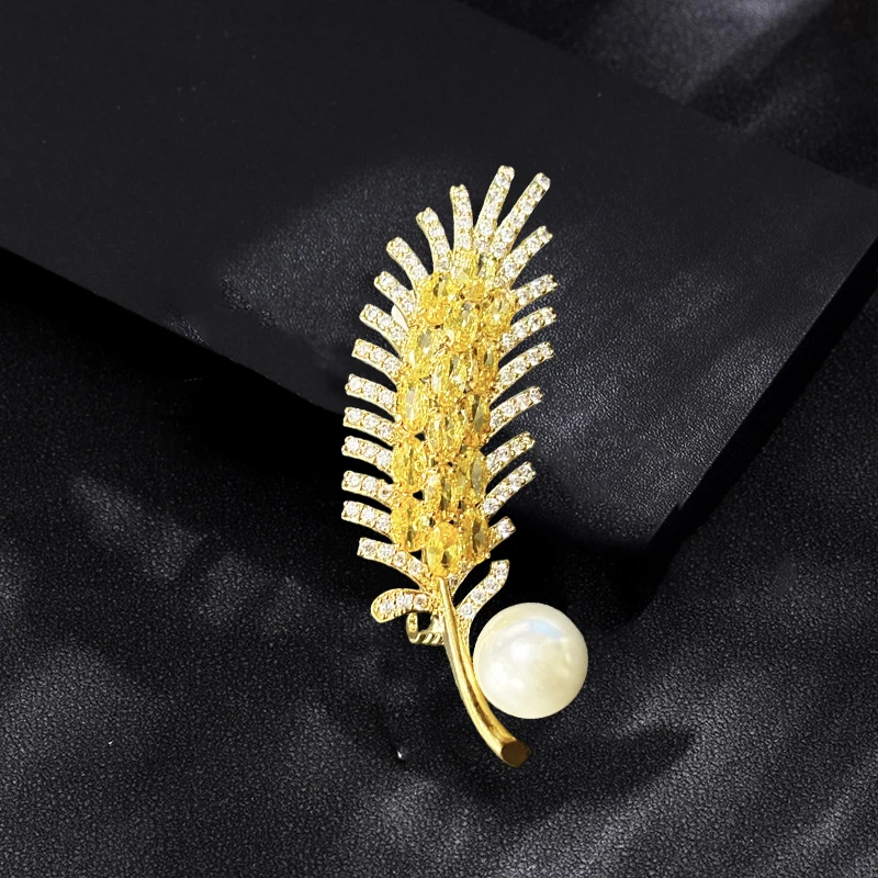 Fashionable Yellow Zircon Leaf Man Brooch Pins Elegant Plant Wheat Corsage Jeans Jacket Accessories Imitation Pearl Broche Decor