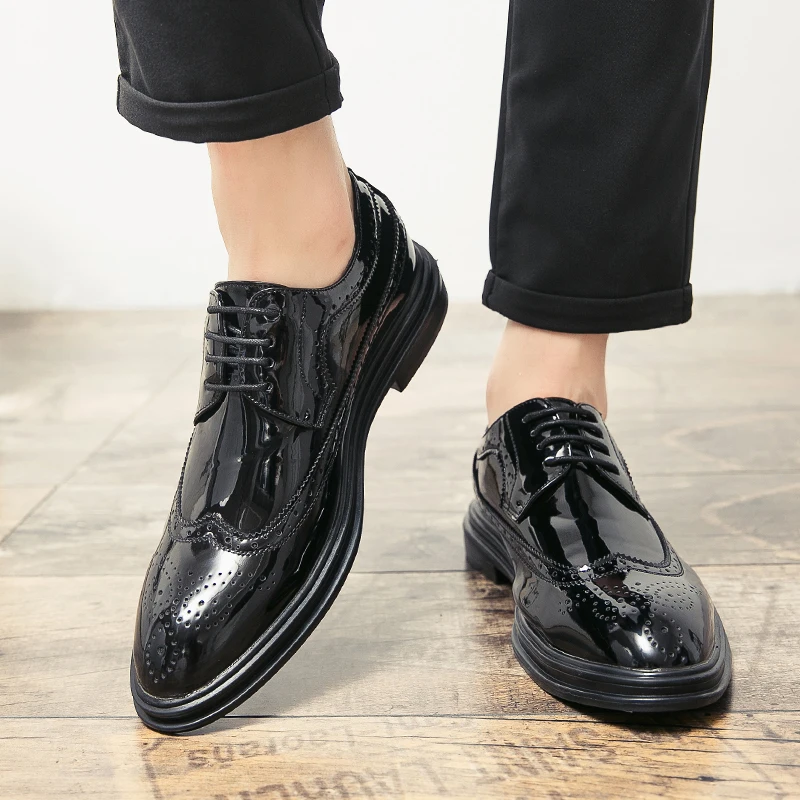 men's luxury fashion wedding party dresses patent leather shoes lace-up derby shoe gentleman breathable carved brogue footwear