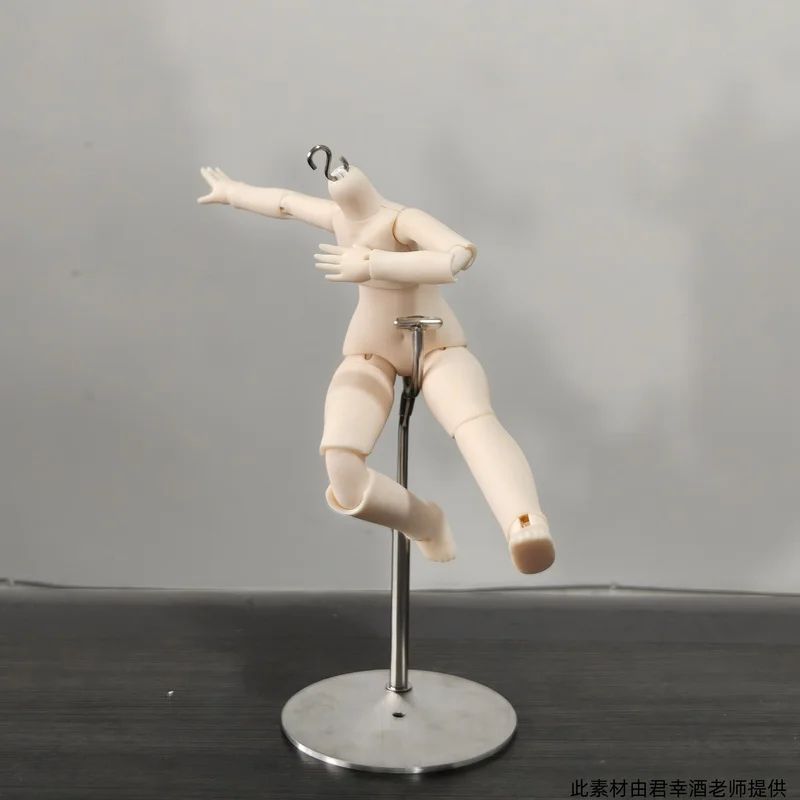 

6-точечный корпус BJD 1/6, можно изменить в форме груди, форма руки, может увеличить высоту трех вставок и шесть детских головок.