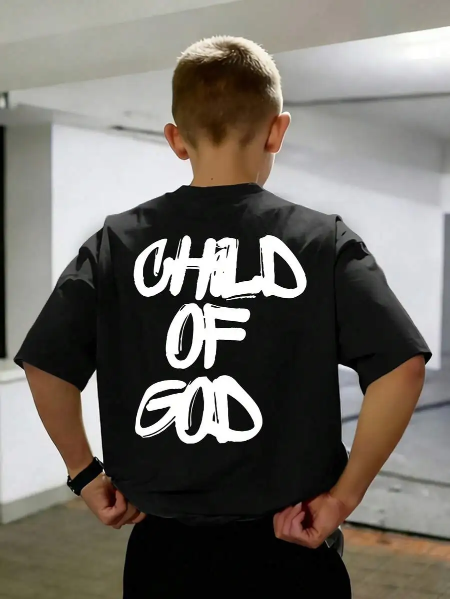 

Черная футболка оверсайз с графическим принтом для подростков - яркий белый надписью, в повседневном уличном стиле