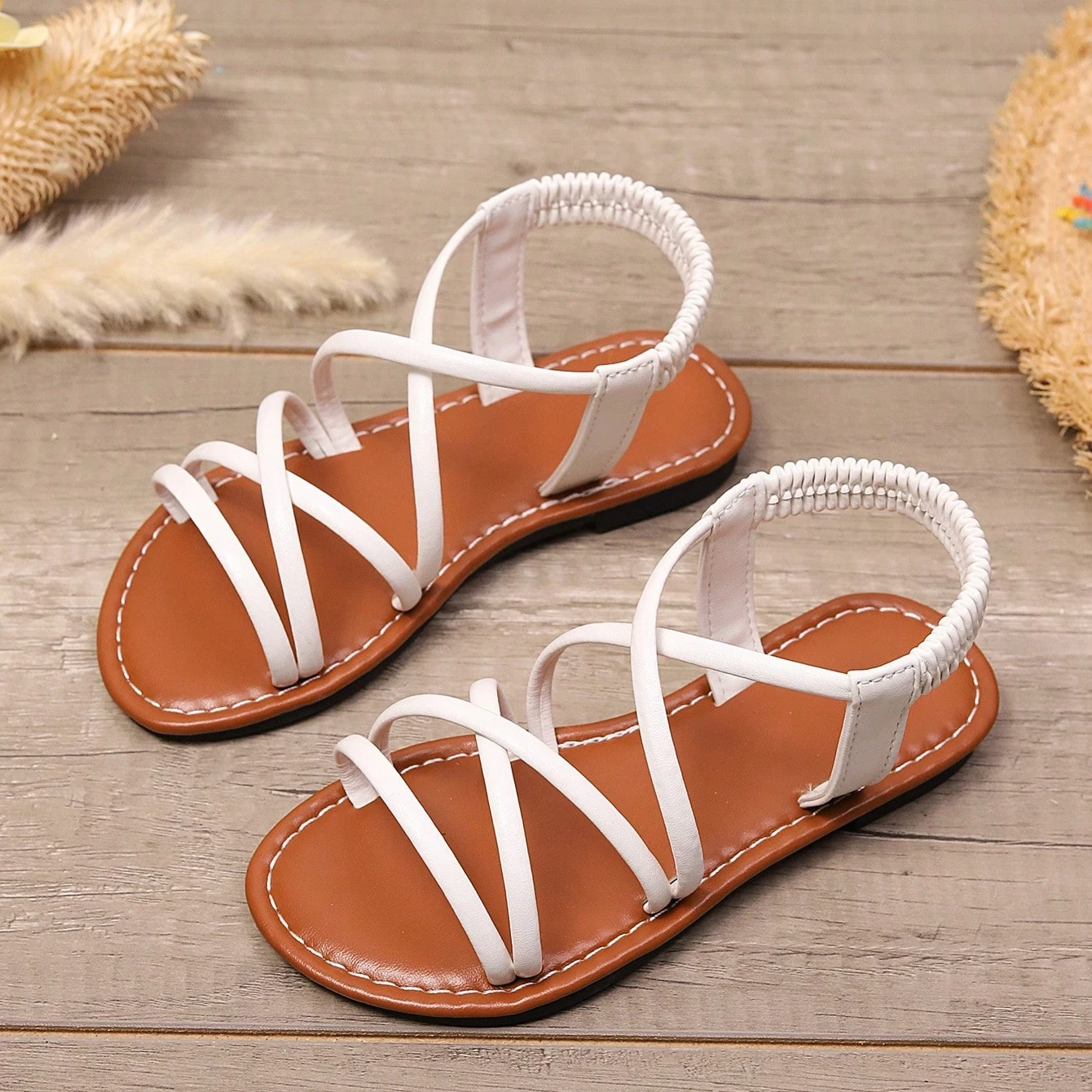 Mädchen Sandalen mit Kreuzriemen aus Leder 2026 Neue Sommer Kinder Barfuß Strandsandalen Rutschfest Einfach Klassisch für Party und Hochzeit – Detail 6