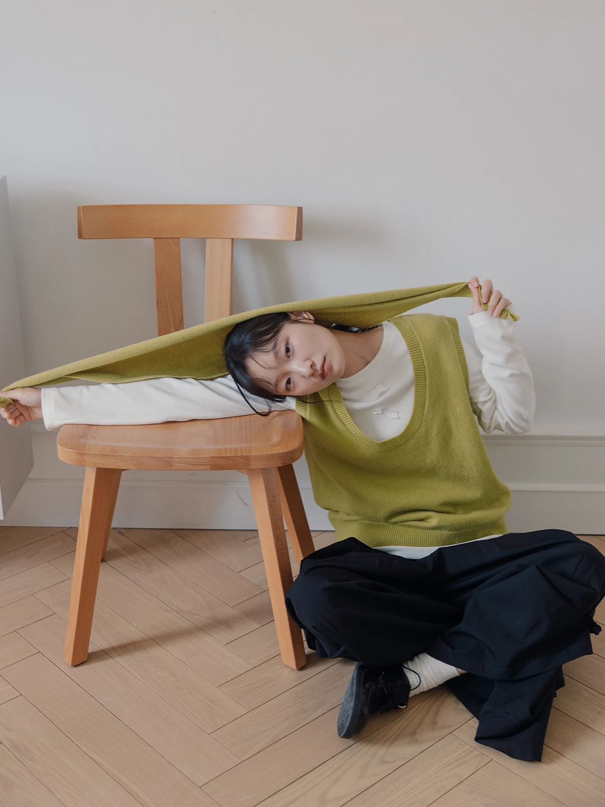 

Шерстяной вязаный повседневный жилет с U-образным вырезом и круглым арочным дизайном, в комплекте с шерстяным шарфом, для женщин