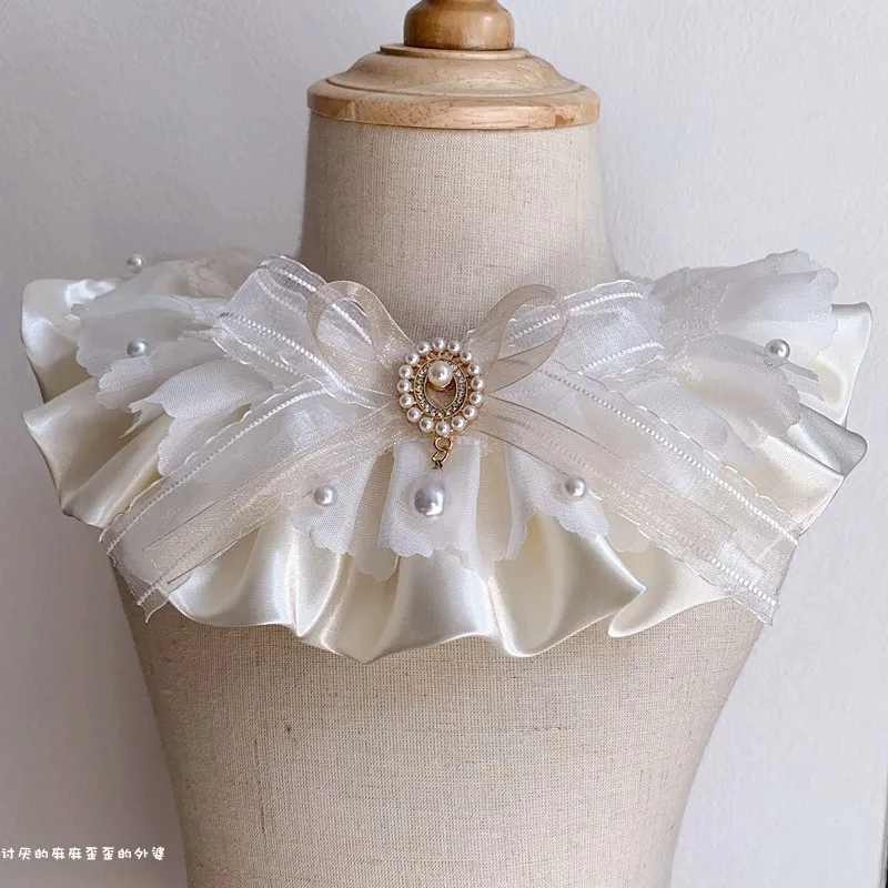 Puppy Dog Cats Bibs Pure White Pearl Lace Bow Collars Neckerchief Biżuteria dla małego średniego psa Akcesoria do pielęgnacji zwierząt Akcesoria