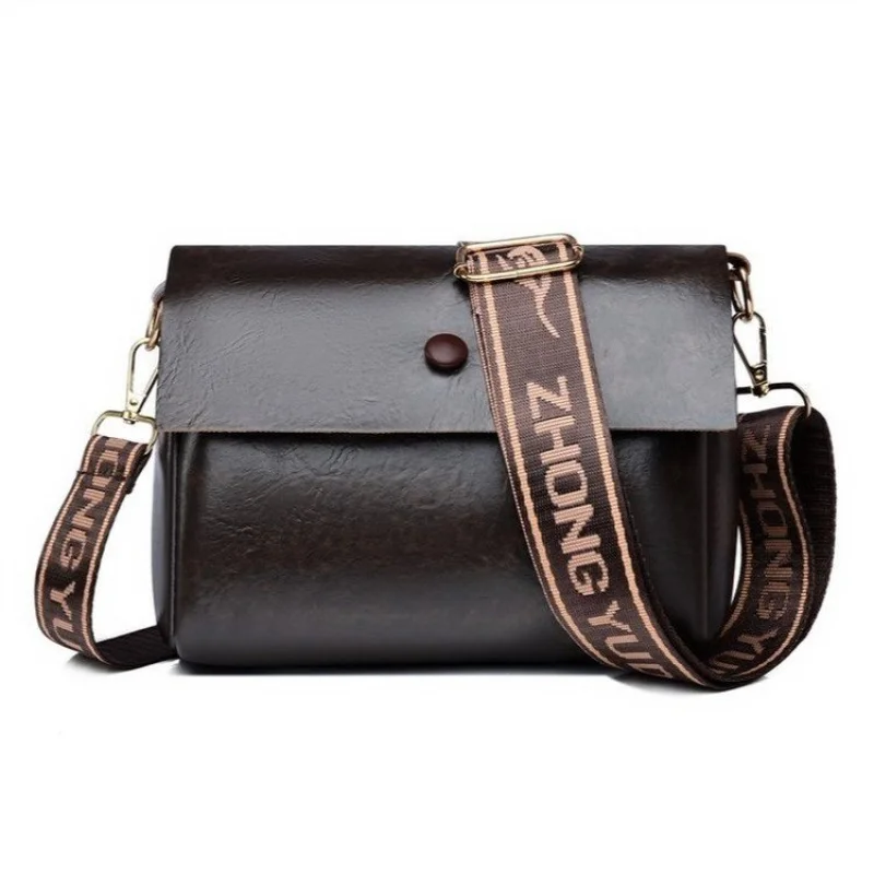 

Elegant Women's Messenger Bag With Fine Leather And Classic Paris Style And Refined Commuter Design​