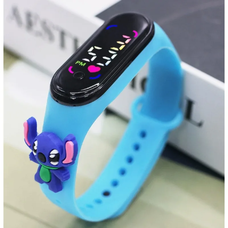 Neue Cartoon The Avengers Cartoon LED-Puppenuhr, niedliche elektronische Outdoor-Sportuhr. Anime Smartwatch. Anime – Detail 7