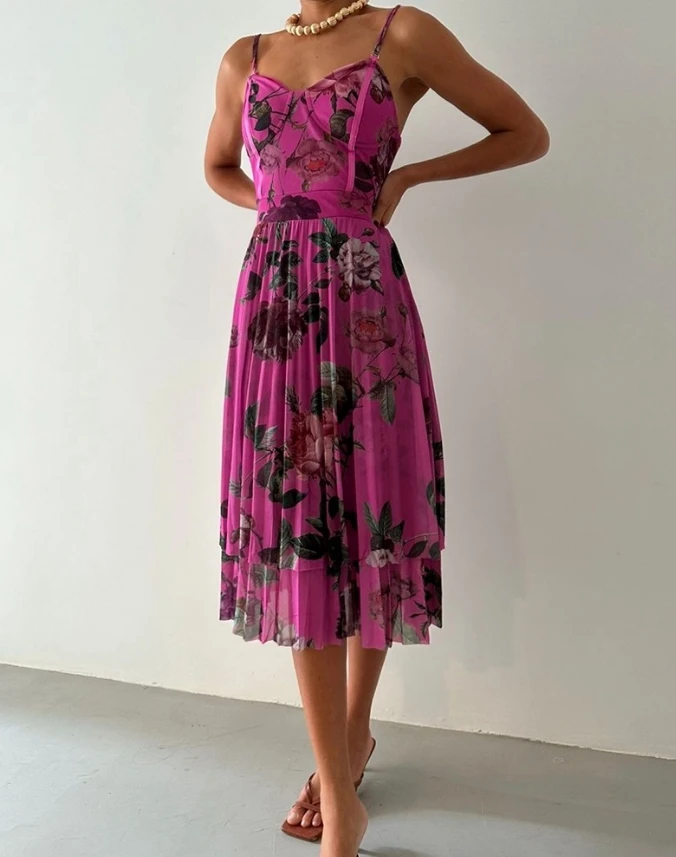 2024 Sommer neue Freizeit täglichen Urlaub mikro elastischen V-Ausschnitt gedruckt gefalteten Camo-Kleid