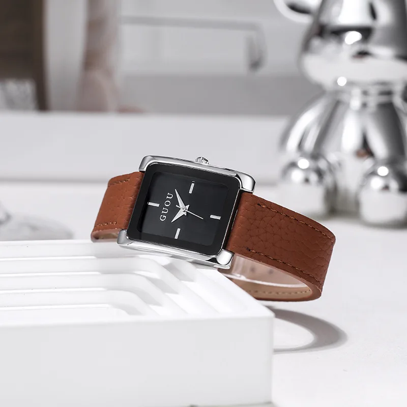 Nuevo reloj de lujo, rectangular, dorado, diseño simple pero sofisticado, correa de cuero, reloj de mujer informal y moderno.