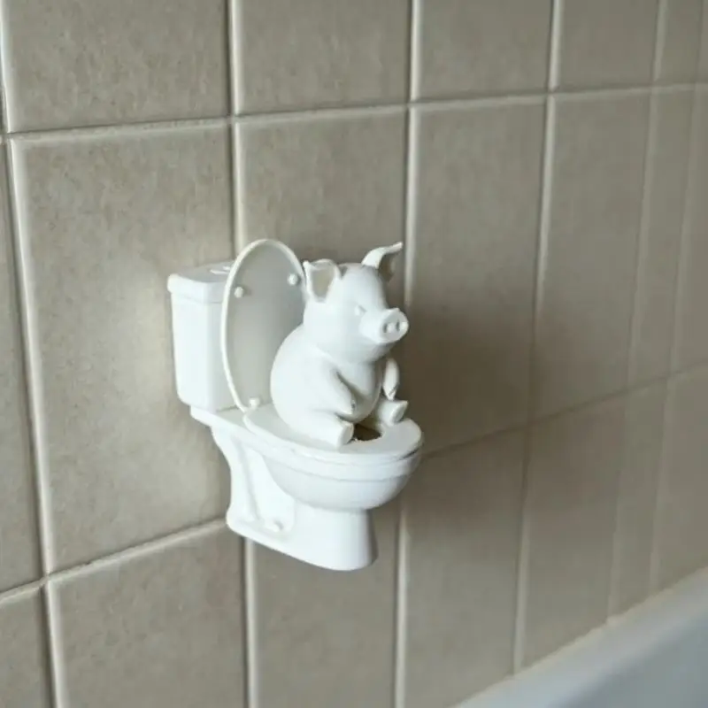 [J] Creativity 3D Printing Fun Little Pig Sitting On Toilet Statue Table Home Office Desk Decoration